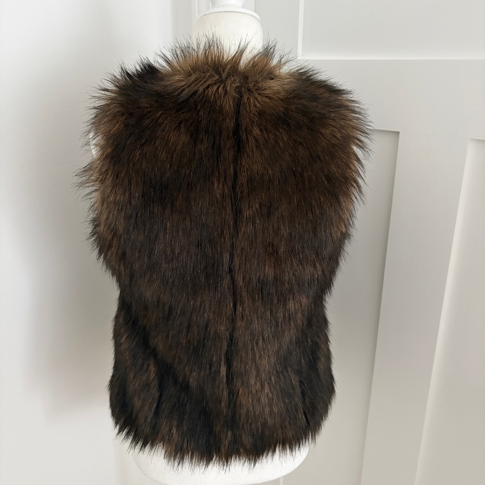 Michael Kors Faux Fur Vest Women’s XS Brown Buckle-Front Sleeveless Winter Vest - Picture 4 of 5